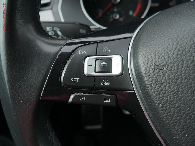 Volkswagen Passat (2017) 2.0TDi, ČR, DSG, navi, LED - fotka 15 z 23