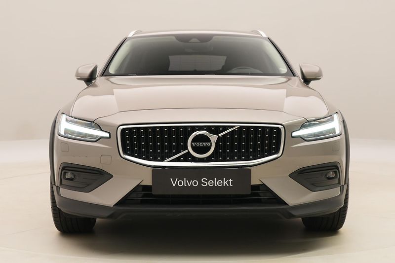 Volvo V60 CC B5 AWD BRIGHT PLUS AUT CZ - fotka 16 z 50