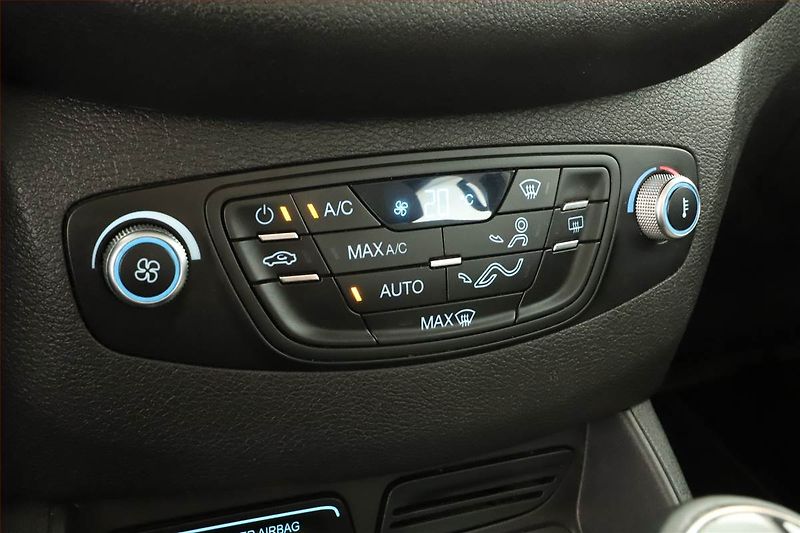Ford Tourneo Courier (2014) Titanium 1.6 TDCi, 5Míst, ČR - fotka 13 z 14