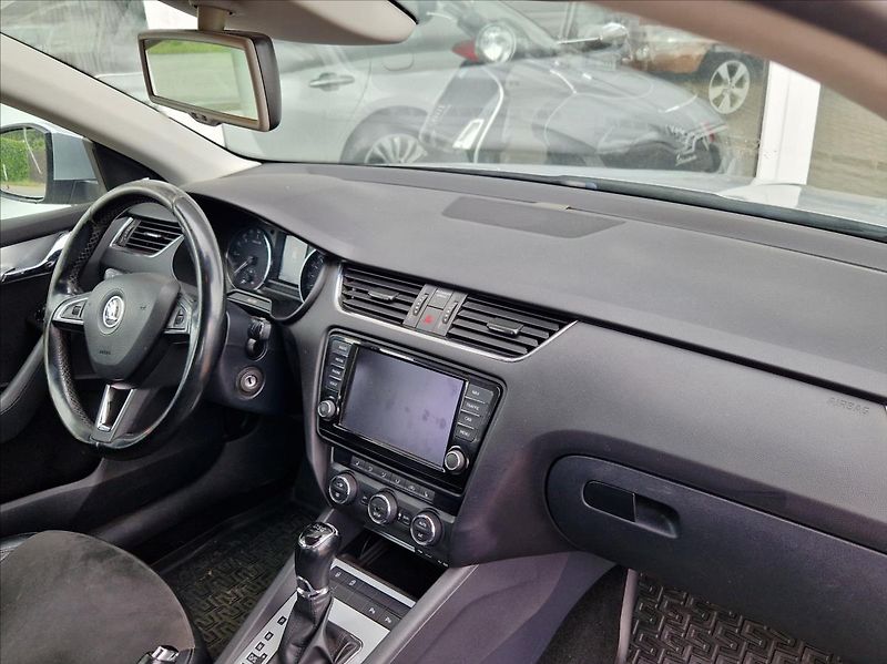 Škoda Octavia 2,0 TDI DSG KLIMA VÝHŘEV DIGI - fotka 17 z 34