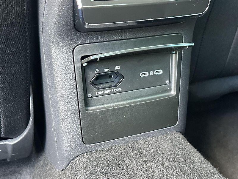 Škoda Superb (2023) 1.5 TSI DSG Style - fotka 25 z 30