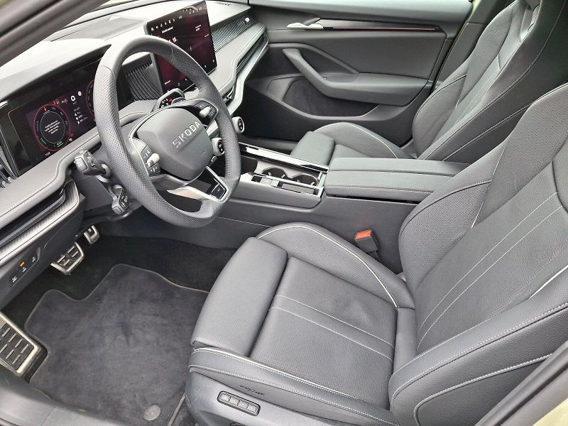 Škoda Superb (2025) Combi iV SportLine DSG 1,5TSi - fotka 6 z 35