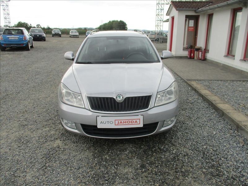 Škoda Octavia 1,6 TDI, aut. klima, servis - fotka 2 z 20