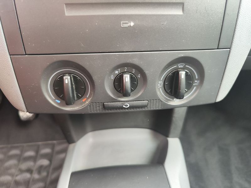 Škoda Fabia 1.4i 16V/55kW Comfort - fotka 17 z 22