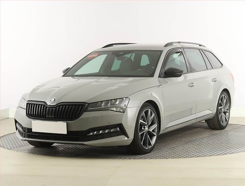 Škoda Superb (2023) Sportline 1.5 TSI, digi klima - fotka 2 z 31