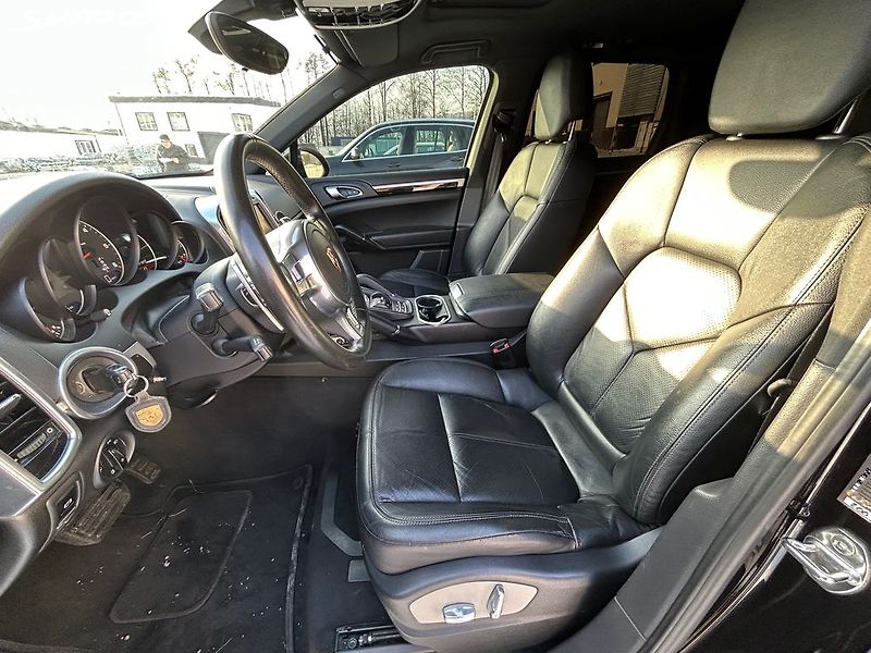 Porsche Cayenne (2013) 3.0 D 180 KW - fotka 24 z 28
