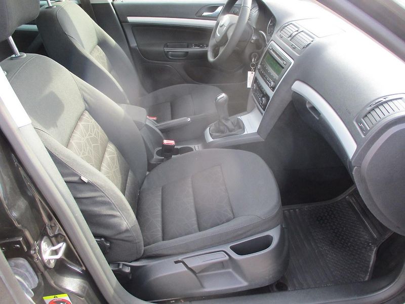 Škoda Octavia 1.2 TSi*TAŽNÉ*L+Z PNEU*VÝHŘEV - fotka 25 z 43