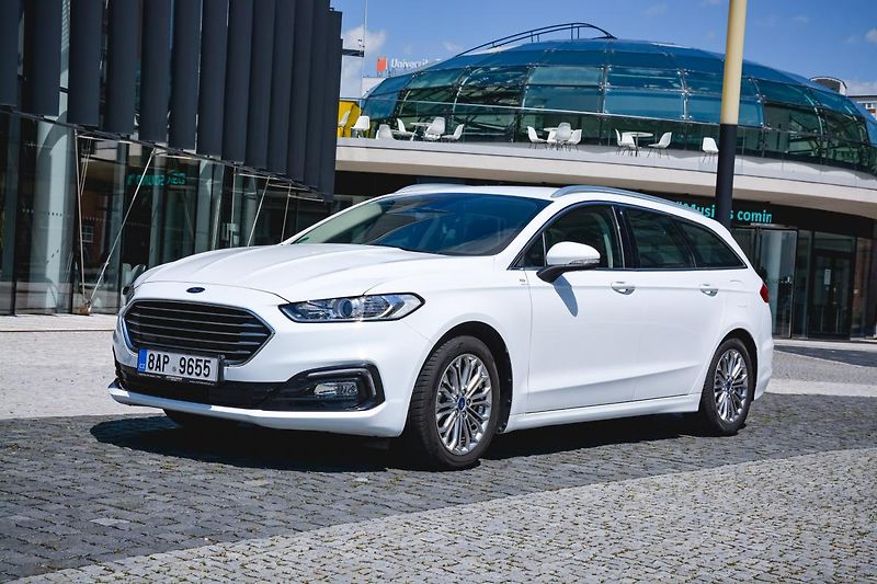 Ford Mondeo (2021) 2.0 138kw Hybrid ecvT TITANIUM - fotka 11 z 32