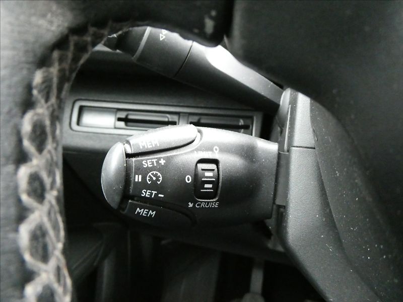 Peugeot 5008 2,0 HDi 110kW Allure serviska - fotka 33 z 41