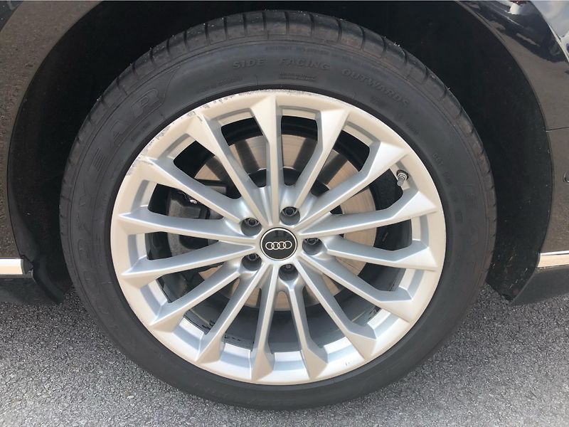 Audi A8 55 TFSI 250 KW Quattro - fotka 14 z 30