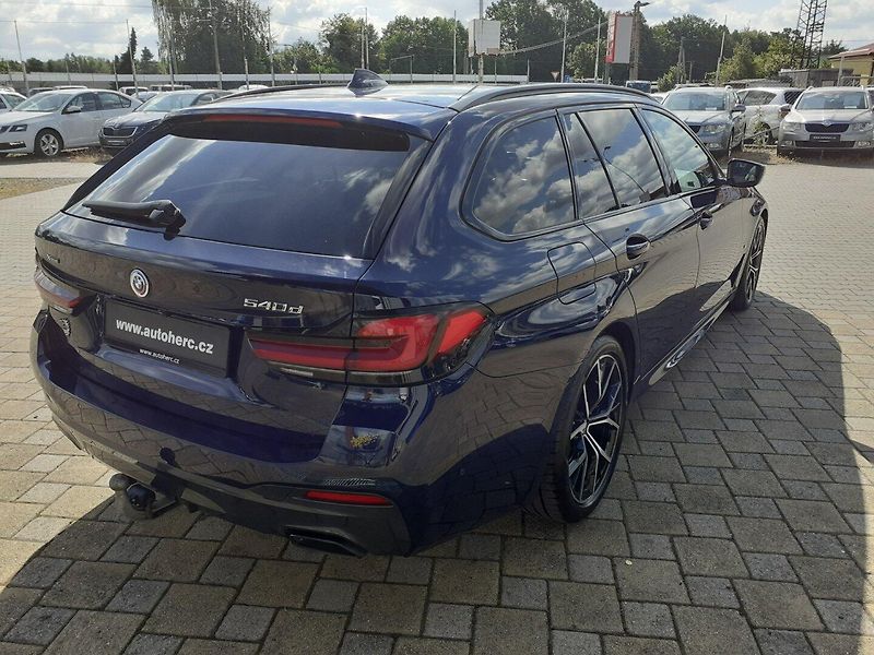 BMW Řada 5 (2023) 540d x Drive 250 Kw  ČR - fotka 4 z 46