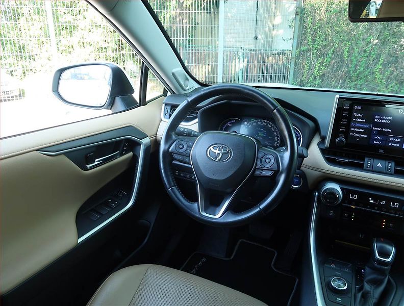 Toyota RAV4 (2019) 2.5 Hybrid - fotka 7 z 28