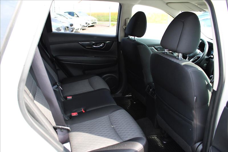 Nissan X-Trail 2,0 DCi 130kW 4x4, 360 kamera - fotka 21 z 30