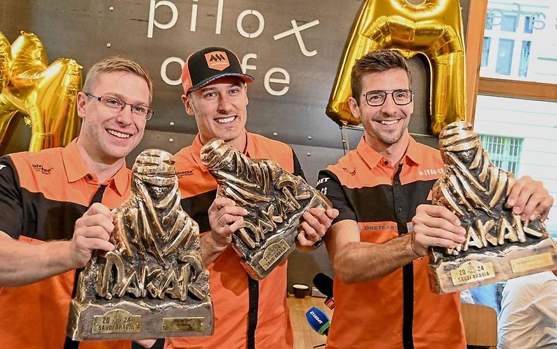Martin Macík v posádce s Františkem Tomáškem a Davidem Švandou to dokázal. Navázal na legendárního Karla Lopraise a po třiadvaceti letech je dalším českým vítězem Rallye Dakar.