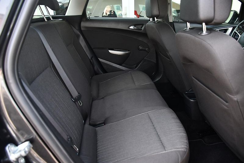 Opel Astra 1.7CDTi SPORTS TOURER - fotka 20 z 31
