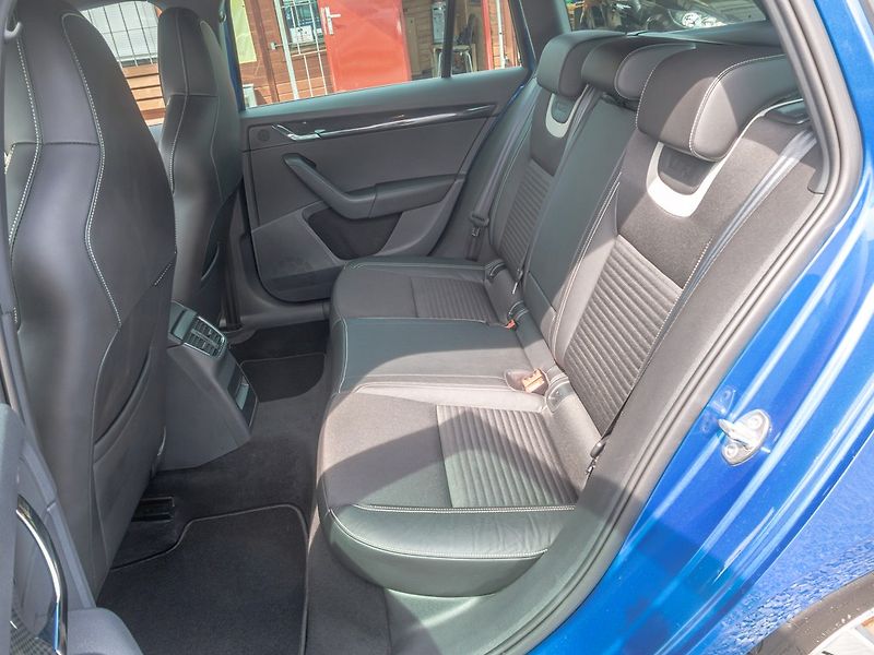 Škoda Octavia (2015) 2.0TDI 135KW RS – NAVIGACE - fotka 36 z 49