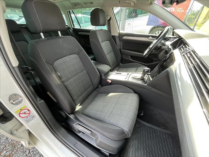 Volkswagen Passat 2,0 TDi DSG DPH  Webasto,Kamer - fotka 32 z 50