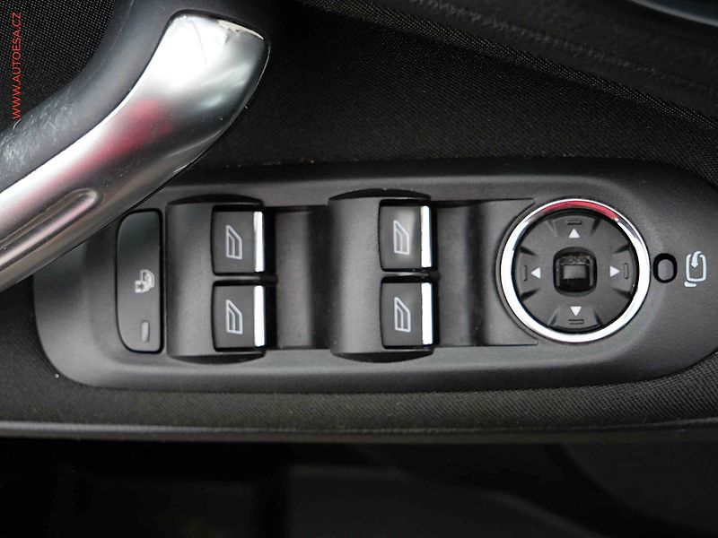 Ford S-MAX (2014) 2.0EB, Xenon - fotka 16 z 20