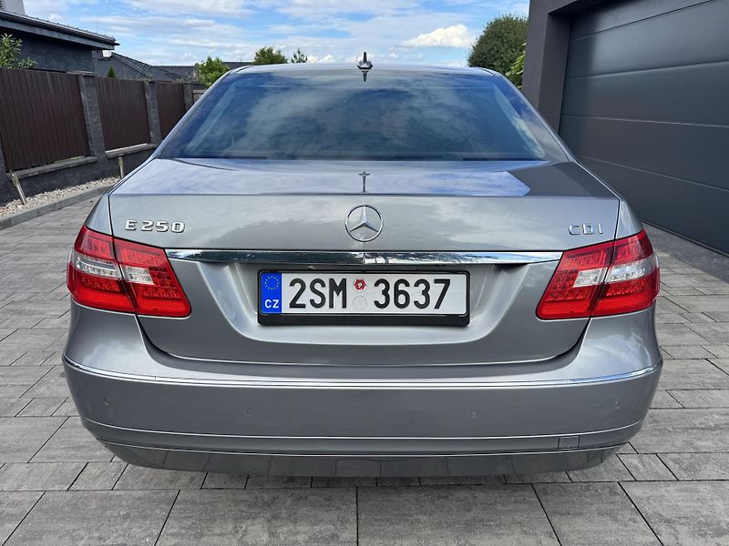 Mercedes-Benz Třídy E (2009) E 250 CDI, Avangarde, Kamera - fotka 5 z 25