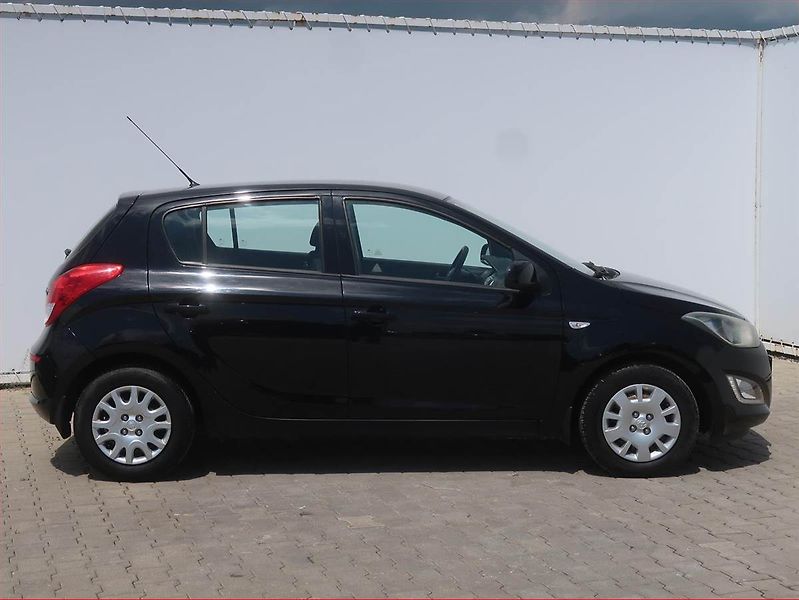 Hyundai i20 (2014) 1.2 - fotka 6 z 13