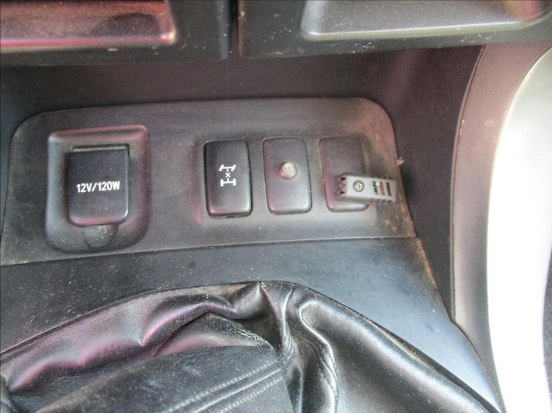 Toyota Land Cruiser 3,0 D4D, 4X4, klima,tažne zař. - fotka 20 z 24
