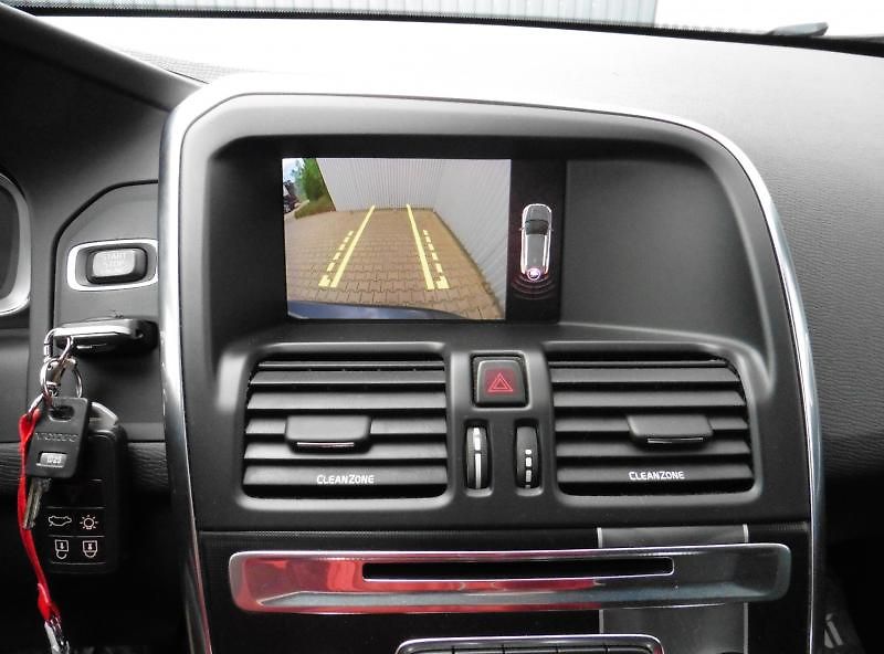 Volvo XC60 2.4 D5 R-Design AWD A/T Navi - fotka 15 z 15