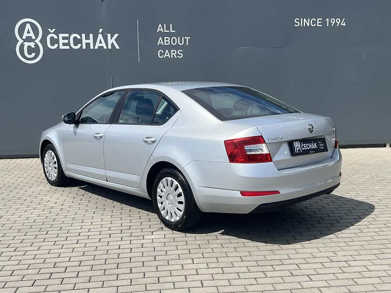 Škoda Octavia (2014) 1,6TDi CR 77kW AMBITION - fotka 7 z 33