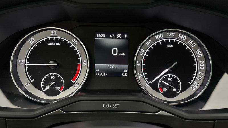 Škoda Superb 2.0 TDI DSG Style Combi - fotka 10 z 28