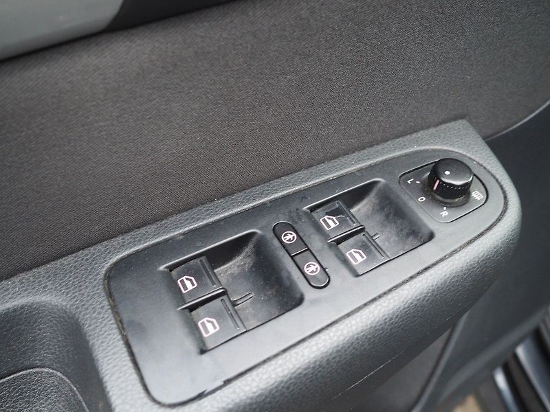 Volkswagen Sharan (2011) 2.0 TDI 103 kW, Tažné - fotka 19 z 33