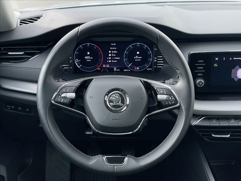 Škoda Octavia 2,0 TDI Combi Ambition Plus - fotka 8 z 24