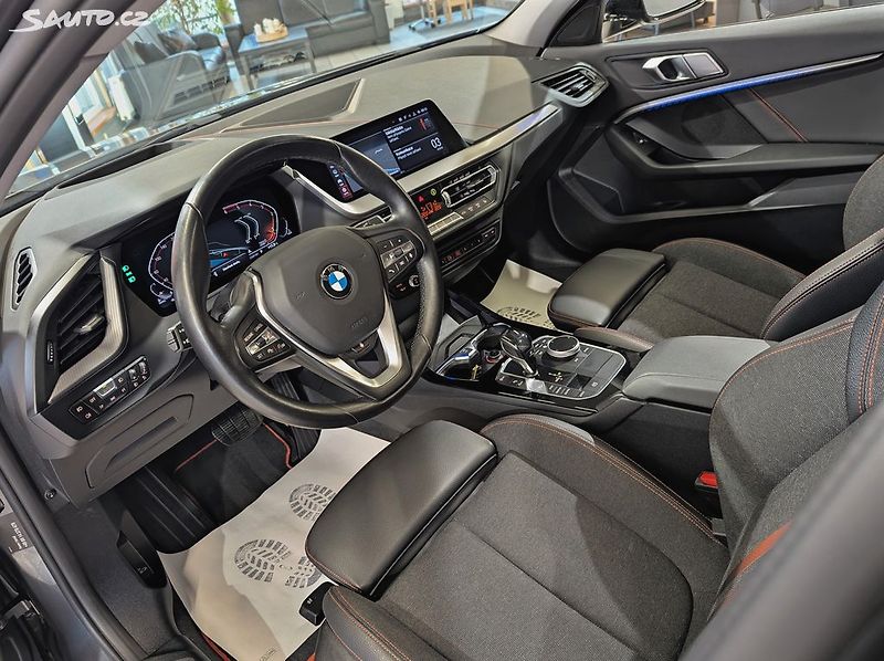 BMW Řada 1 120d xDrive A/T Sport Line DPH - fotka 7 z 27