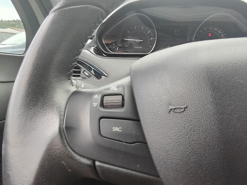Peugeot 208 1.2 PureTech/Active ČR 1.Majit - fotka 19 z 27