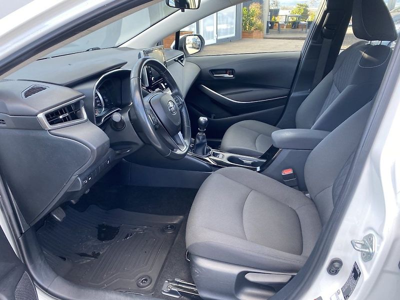 Toyota Corolla 1.6i, ČR-1m, Comfort, tažné - fotka 10 z 33
