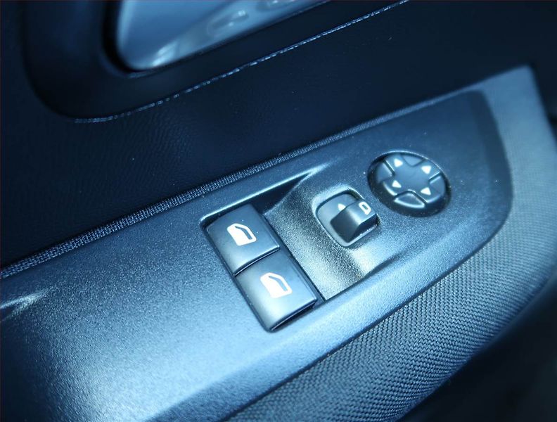 Peugeot 208 (2020) 1.2 PureTech, Serv.kniha - fotka 18 z 19