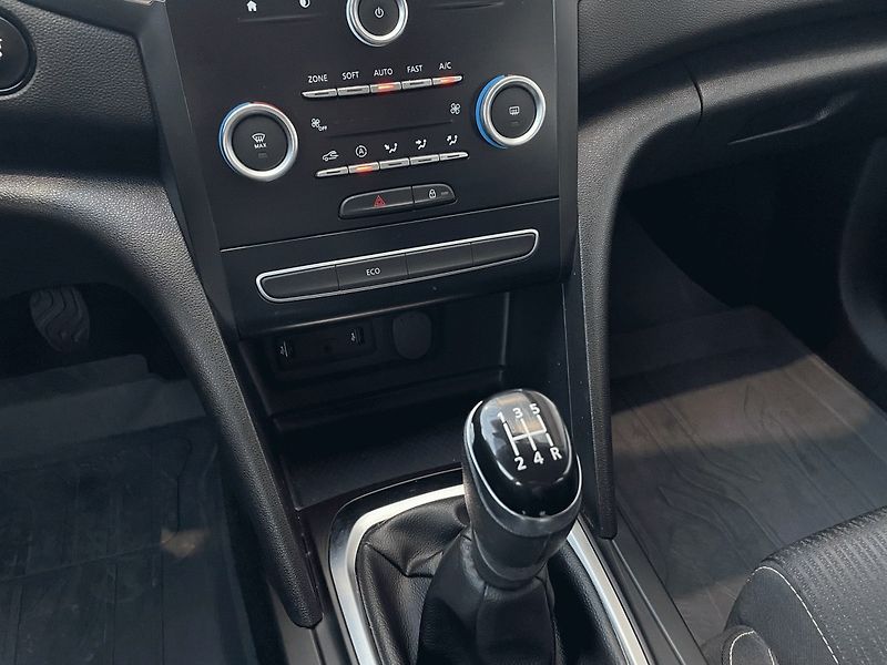 Renault Mégane (2017) Grandt. LIMITED 1,6SCe 115k - fotka 14 z 22