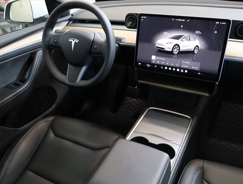 Tesla Model Y (2024) Long Range AWD 79kWh, SoH 95% - fotka 7 z 30