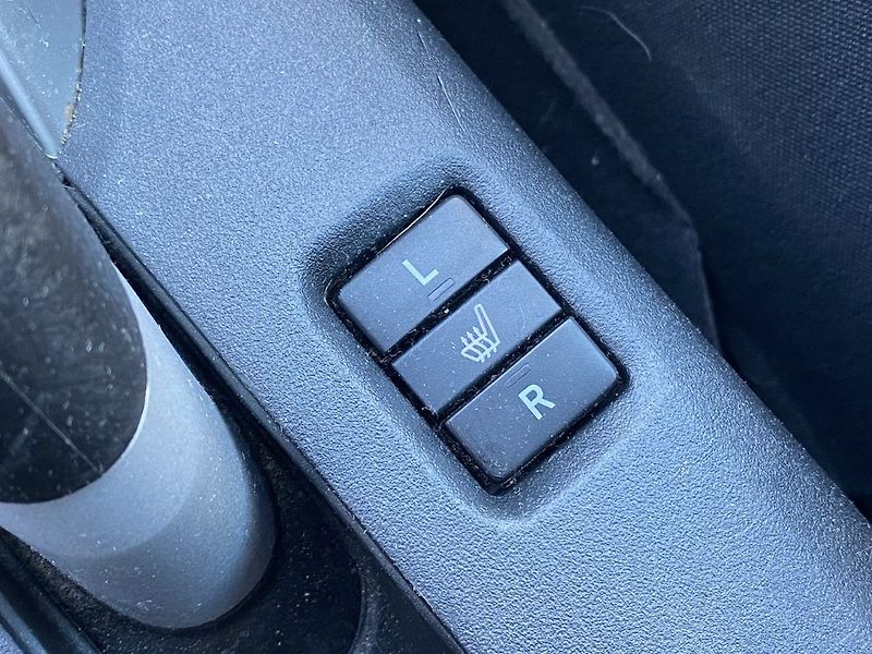 Toyota Auris 1.6i, ČR, Luna, 2x kola - fotka 14 z 15