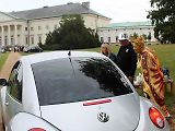 Z 33. Mezinárodního srazu Beetle a New Beetle na téma Naruby u zámku Kačina ve Svatém Mikuláši.