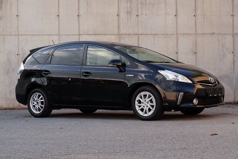 Toyota Prius 1.8 HYBRID 7míst - fotka 3 z 34