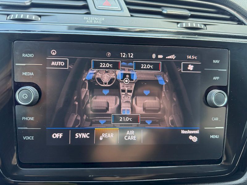 Volkswagen Touran (2019) 1.5 TSI 110kW R-LINE Comfort - fotka 20 z 35