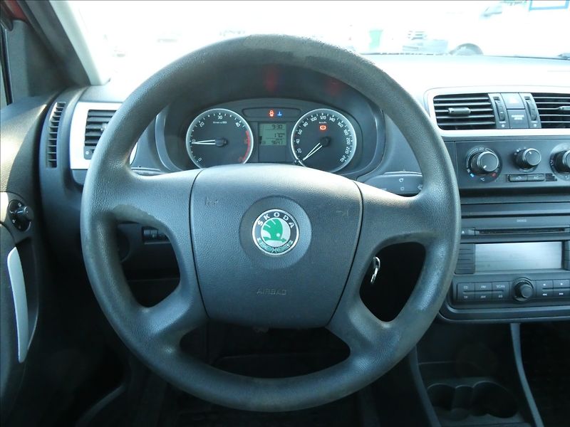 Škoda Fabia 1,4 TDi 59kW klima, závěs - fotka 20 z 39