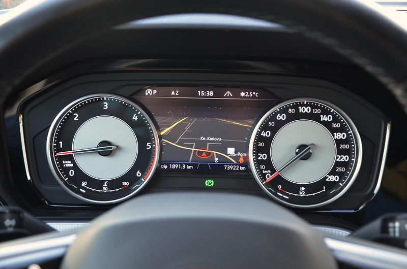 Volkswagen Touareg (2020) 3.0 TDi 200kW 4x4 / ČR / TAŽNÉ - fotka 29 z 44