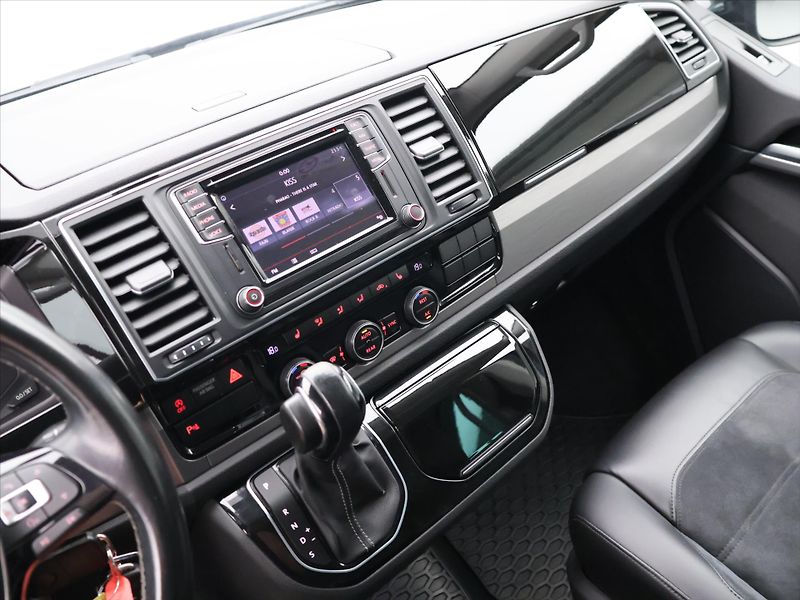 Volkswagen Multivan 2,0 TDI 150kW DSG Bulli Editio - fotka 21 z 32