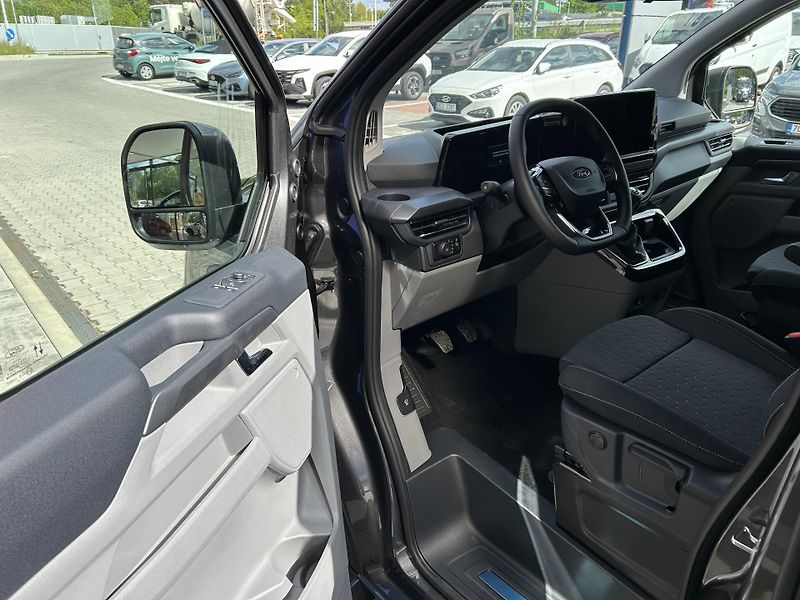 Ford Tourneo Custom Titanium L2 2.0 EcoBlue 110 kW - fotka 12 z 29