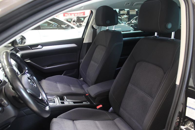 Volkswagen Passat (2019) 2.0TDI DSG Display LED Navi - fotka 19 z 35