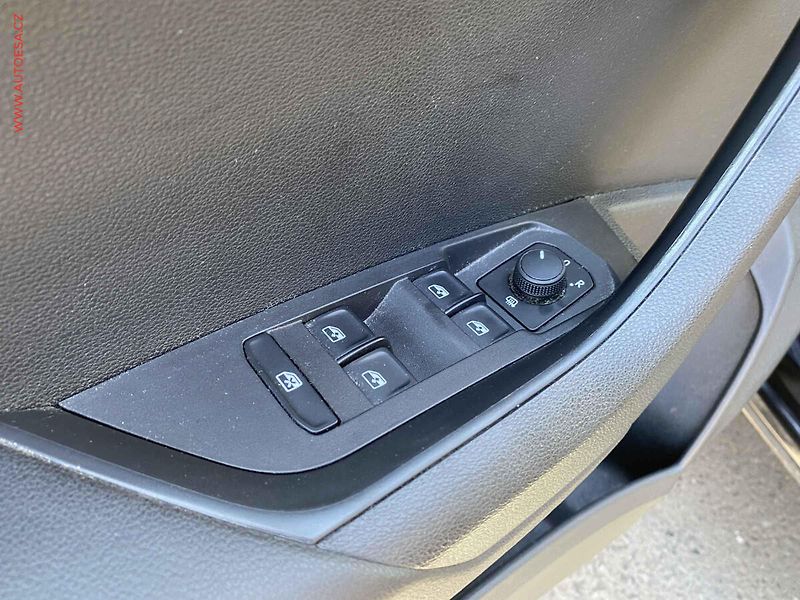 Škoda Karoq (2019) 1.5 TSi, Ambition, DSG, LED - fotka 13 z 18