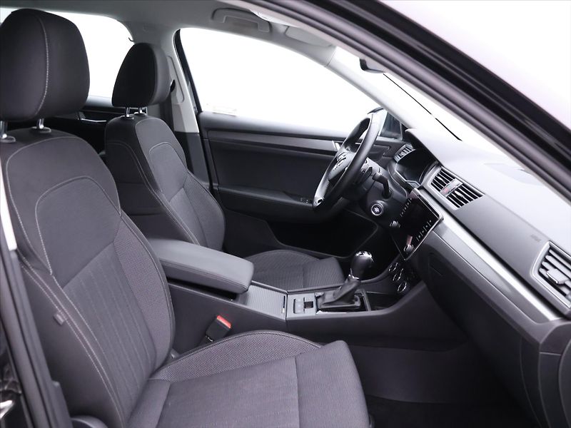 Škoda Superb 2,0 TDi Style 4x4 DSG DPH CZ - fotka 11 z 33