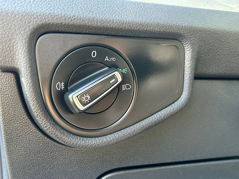 Volkswagen Touran (2023) 2.0 TDI 110kW DSG LED - fotka 15 z 35