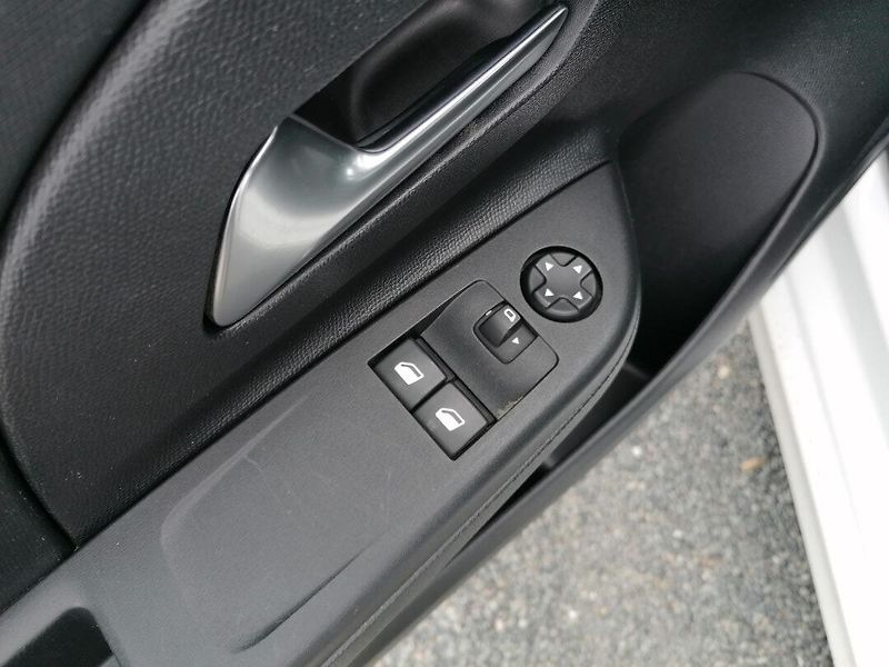 Opel Corsa (2023) 1.2 Turbo 74kW - fotka 16 z 18
