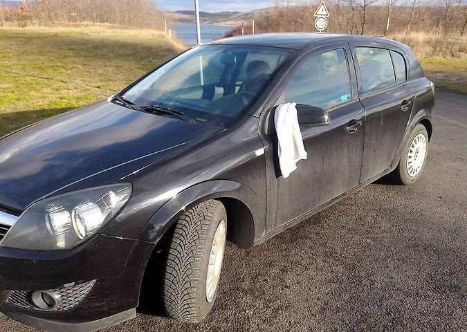 Bílý ručník na zpětném zrcátku je jasným signálem problémů.
